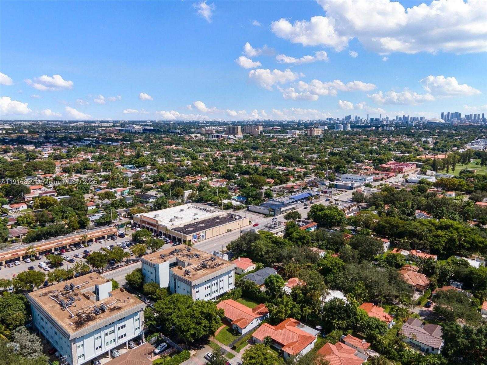 Small Image of 811 CAPRI ST, Coral Gables Number 28