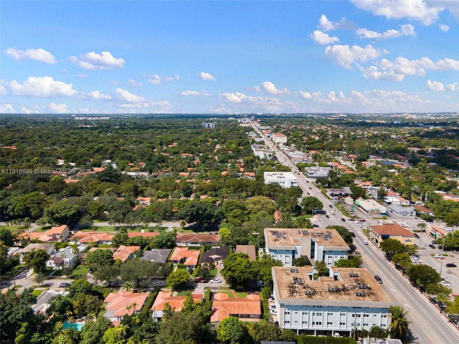 Small Image of 811 CAPRI ST, Coral Gables Number 31