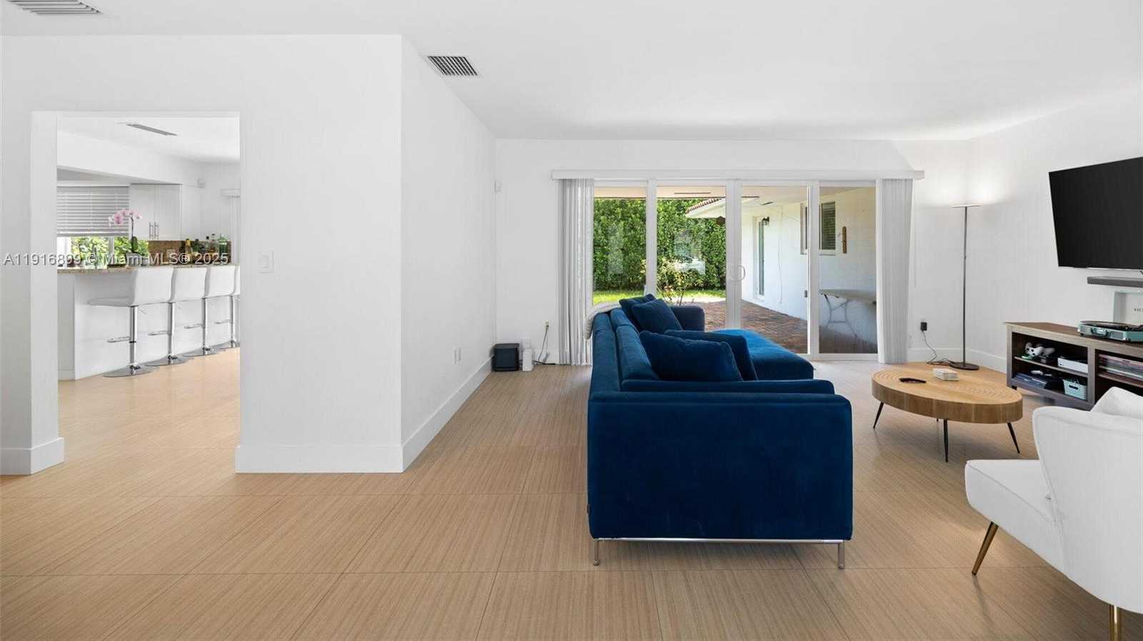 Small Image of 811 CAPRI ST, Coral Gables Number 8