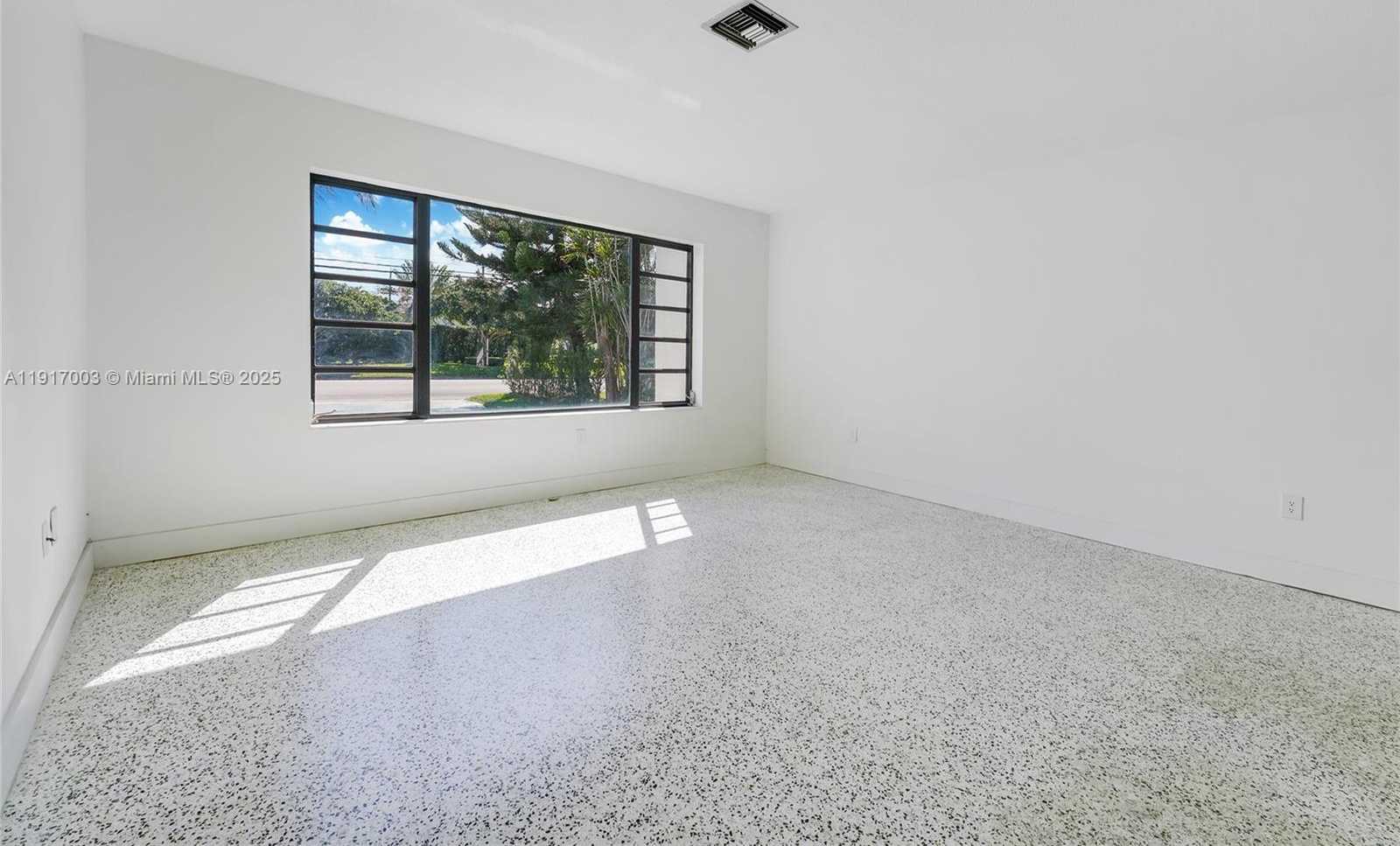 Small Image of 917 SURFSIDE BLVD, Surfside Number 10