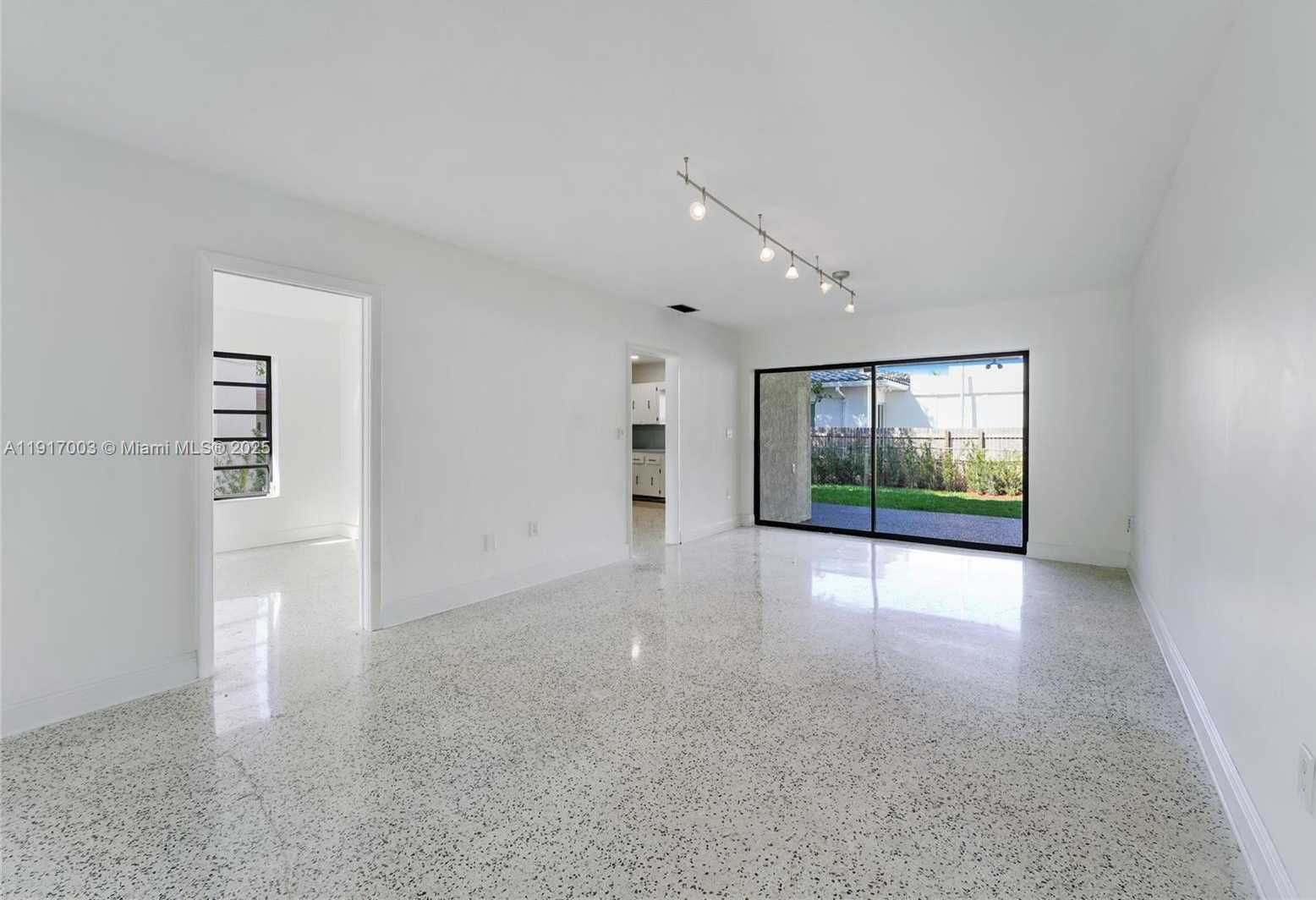 Small Image of 917 SURFSIDE BLVD, Surfside Number 12