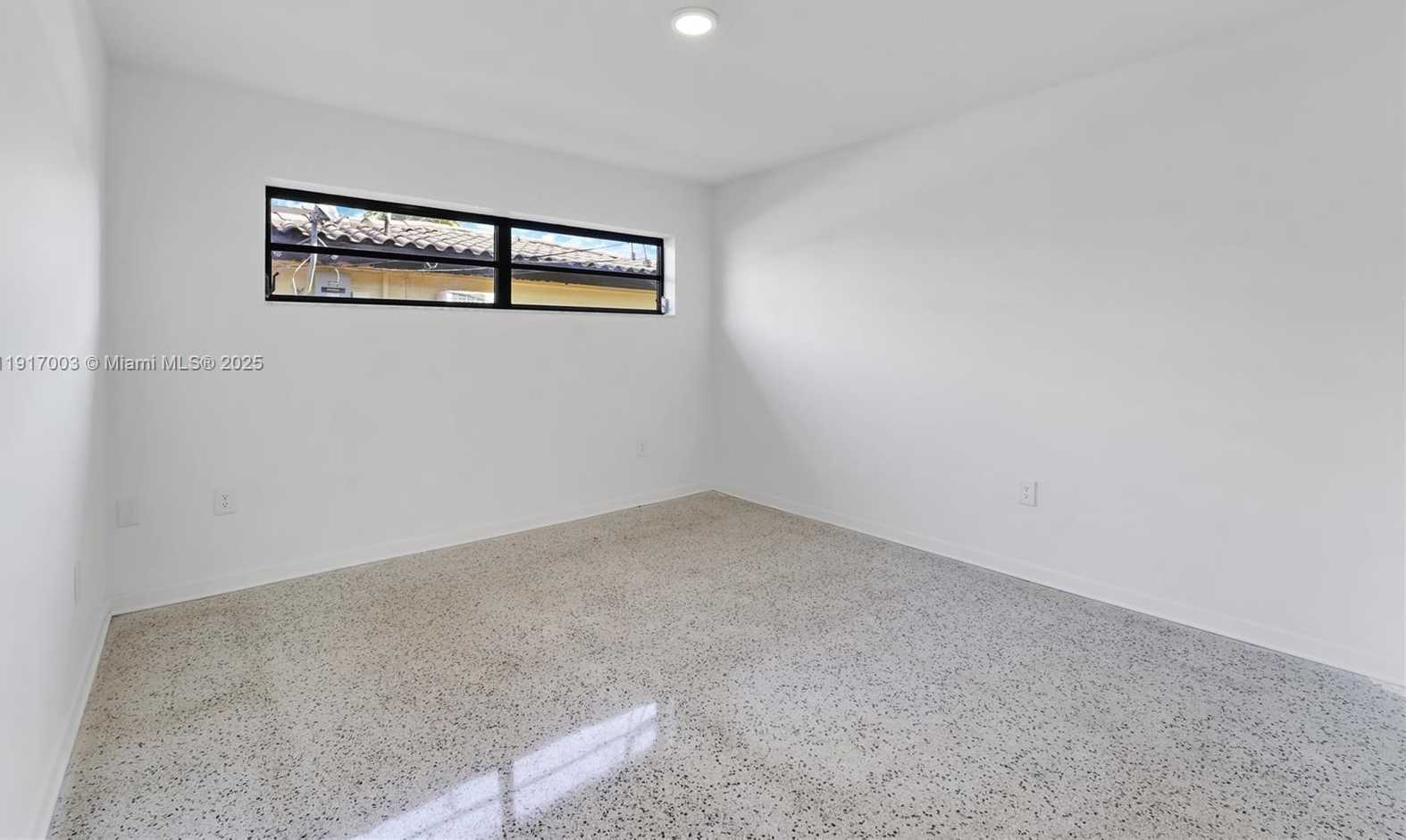 Small Image of 917 SURFSIDE BLVD, Surfside Number 13