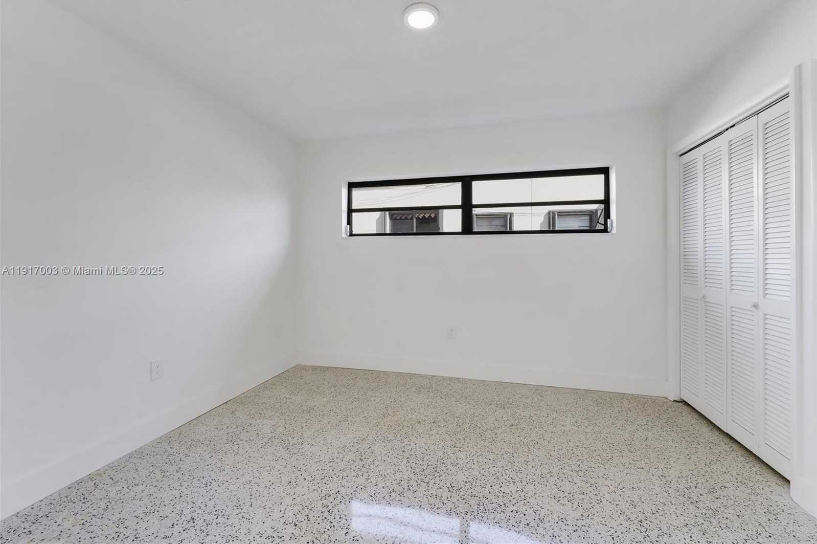 Small Image of 917 SURFSIDE BLVD, Surfside Number 14