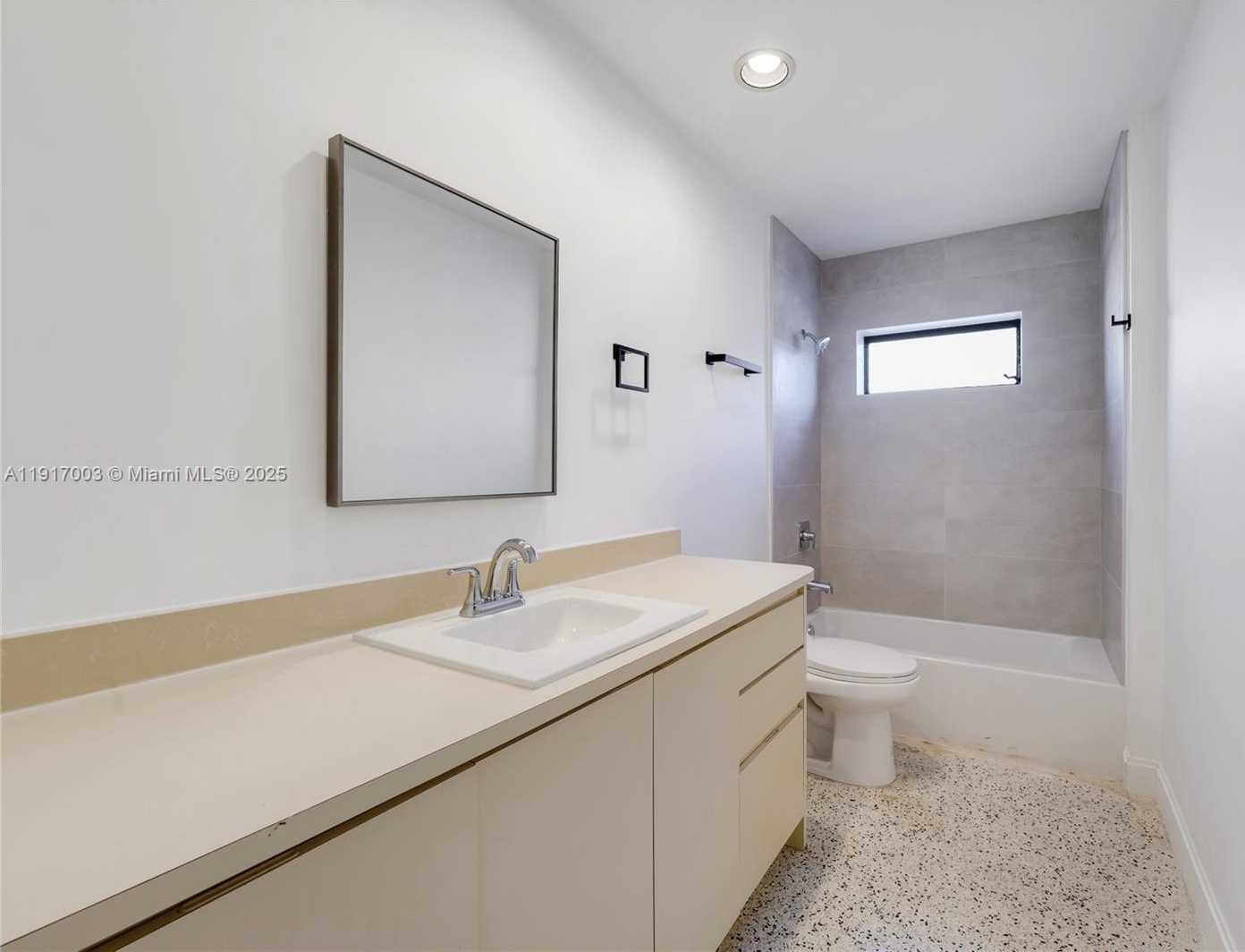 Small Image of 917 SURFSIDE BLVD, Surfside Number 15