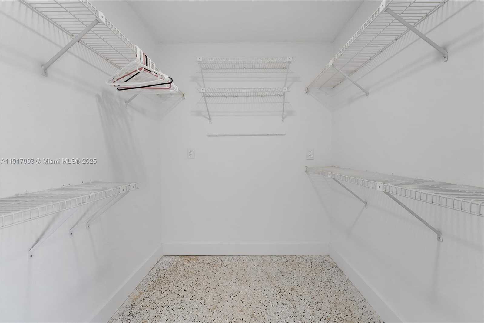 Small Image of 917 SURFSIDE BLVD, Surfside Number 16