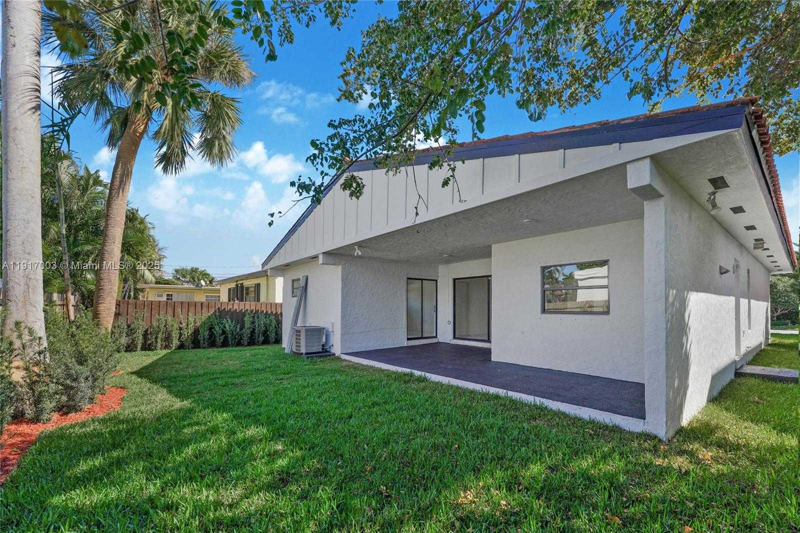 Small Image of 917 SURFSIDE BLVD, Surfside Number 17