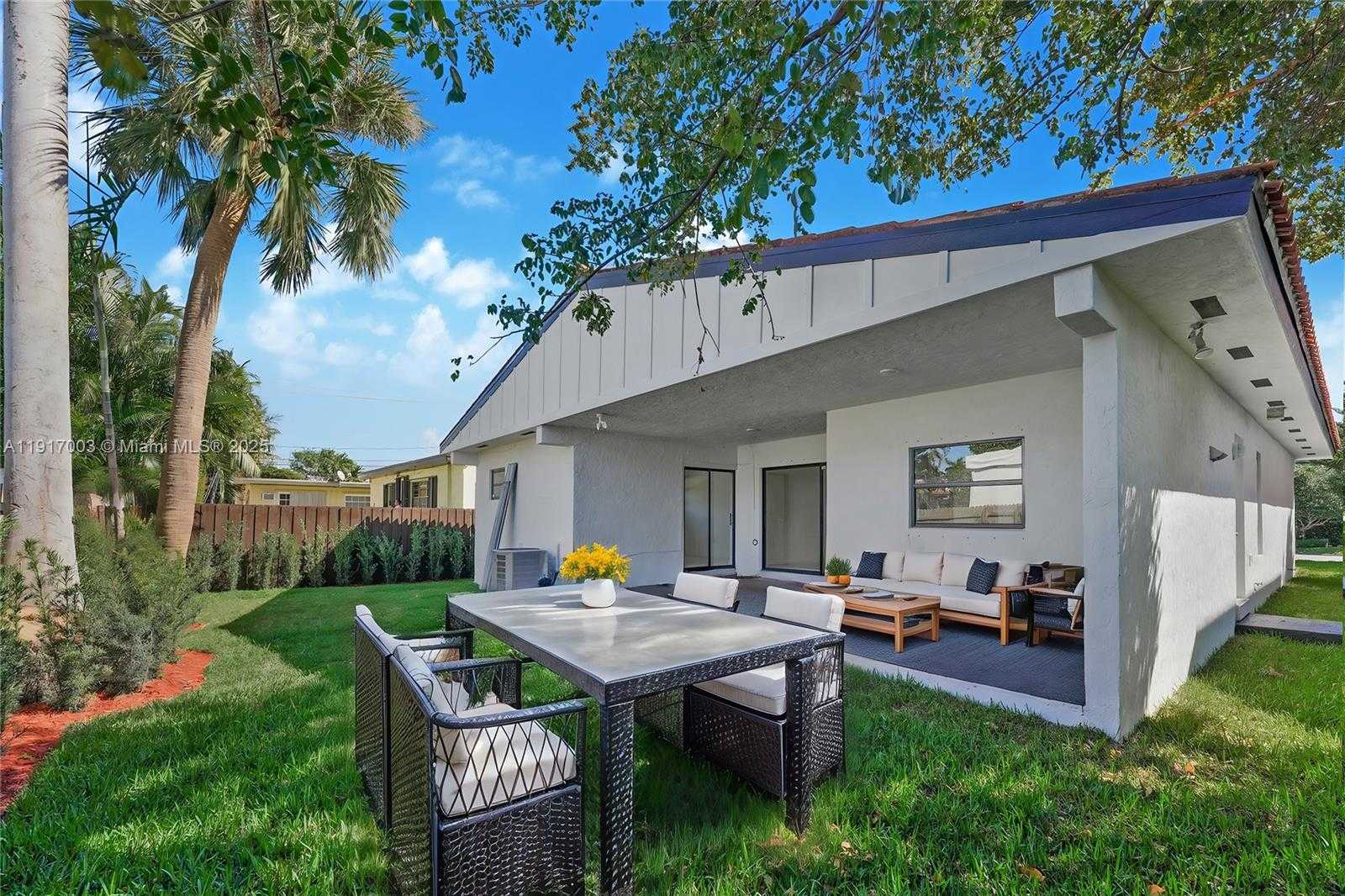 Small Image of 917 SURFSIDE BLVD, Surfside Number 6