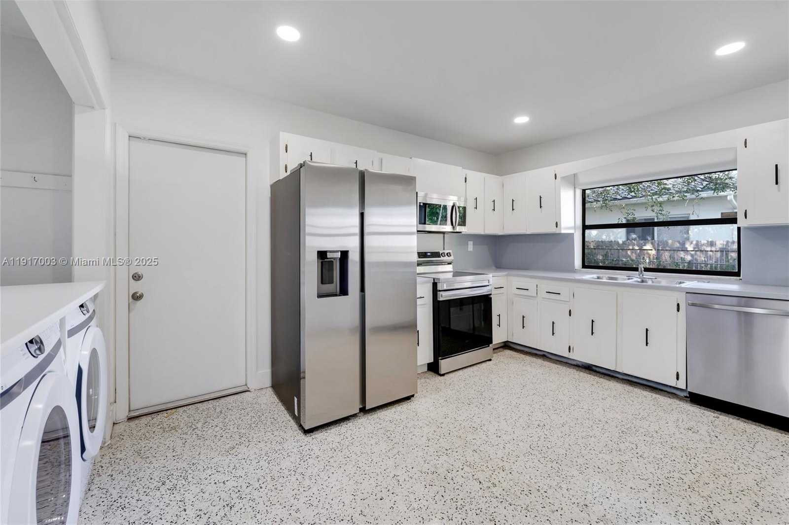 Small Image of 917 SURFSIDE BLVD, Surfside Number 7