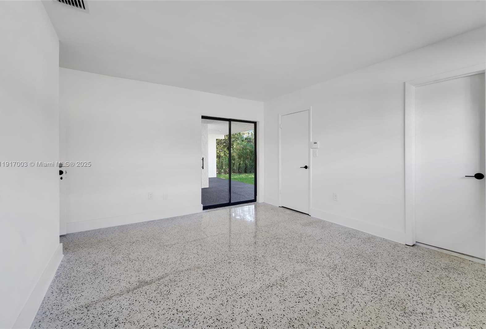 Small Image of 917 SURFSIDE BLVD, Surfside Number 8