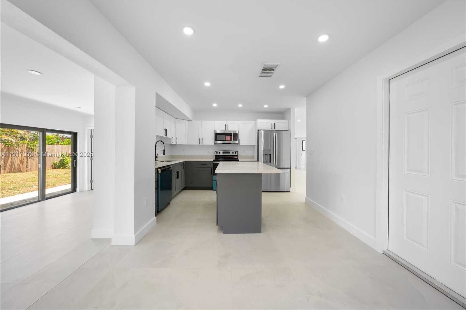 Small Image of 7613 CORAL BLVD, Miramar Number 10