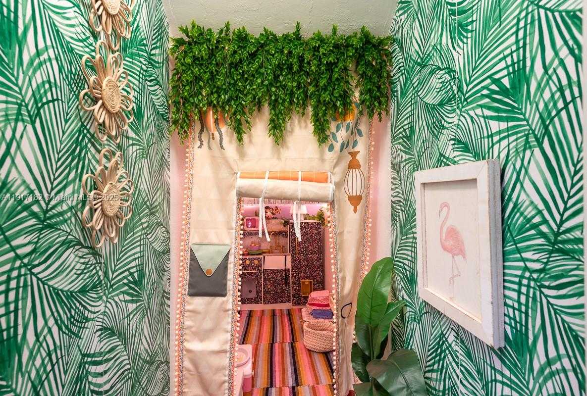 Small Image of 9400 EAST BROADVIEW DR, Bay Harbor Islands Number 10