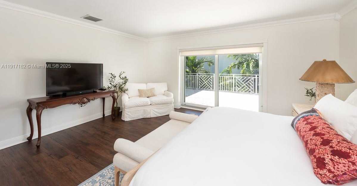 Small Image of 9400 EAST BROADVIEW DR, Bay Harbor Islands Number 13