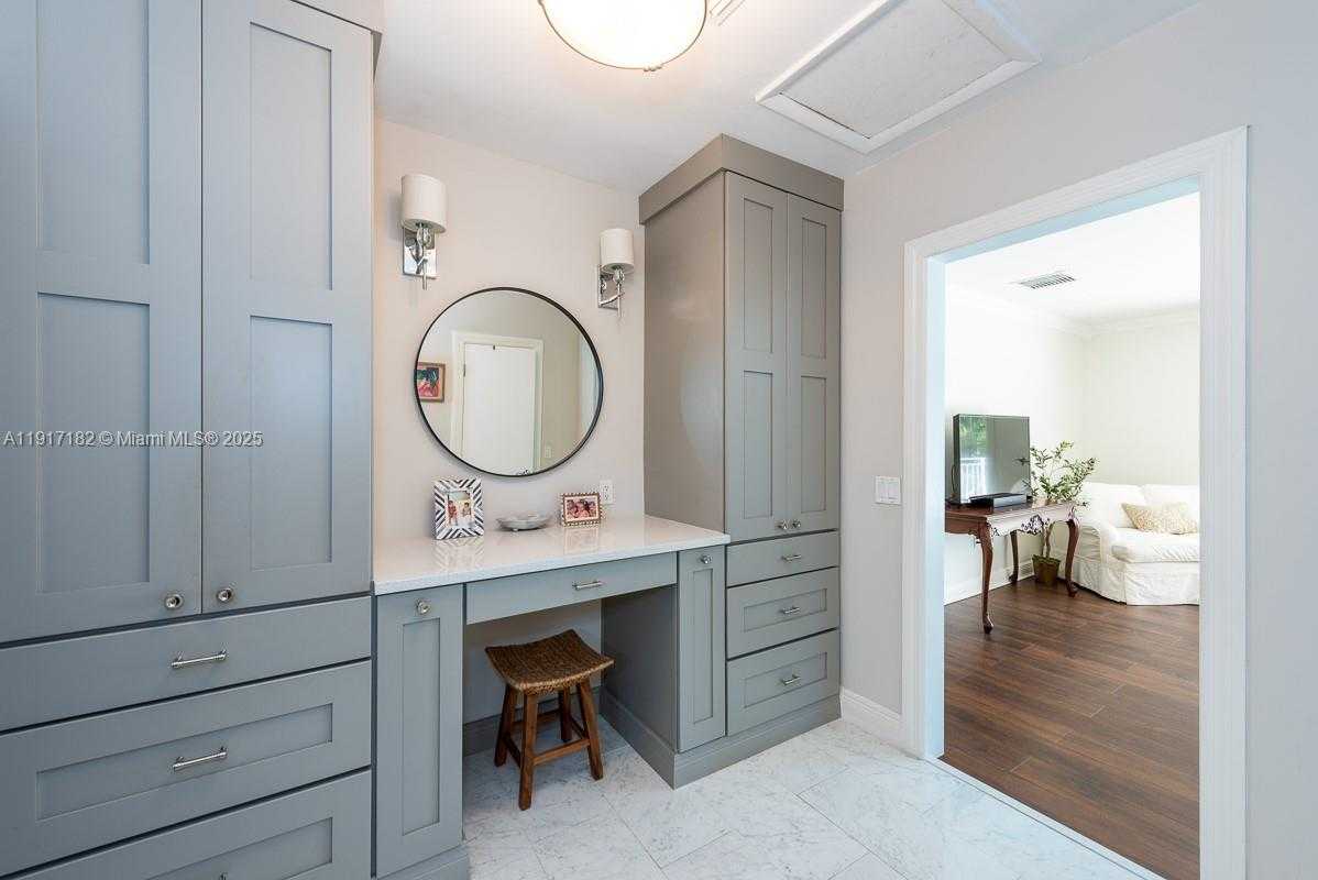 Small Image of 9400 EAST BROADVIEW DR, Bay Harbor Islands Number 14