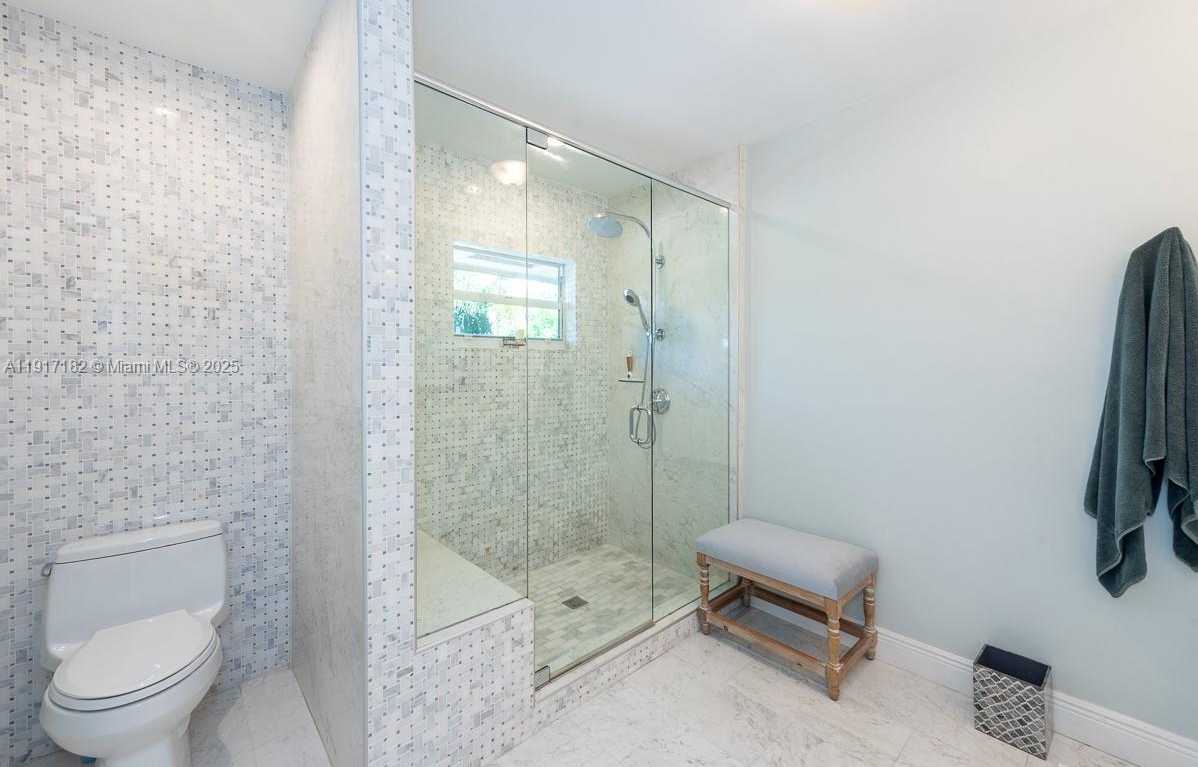 Small Image of 9400 EAST BROADVIEW DR, Bay Harbor Islands Number 15