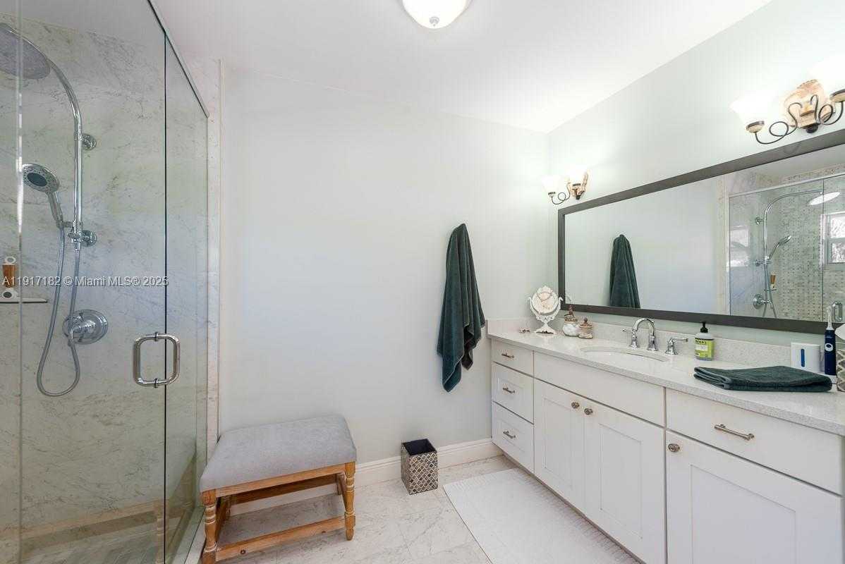 Small Image of 9400 EAST BROADVIEW DR, Bay Harbor Islands Number 16