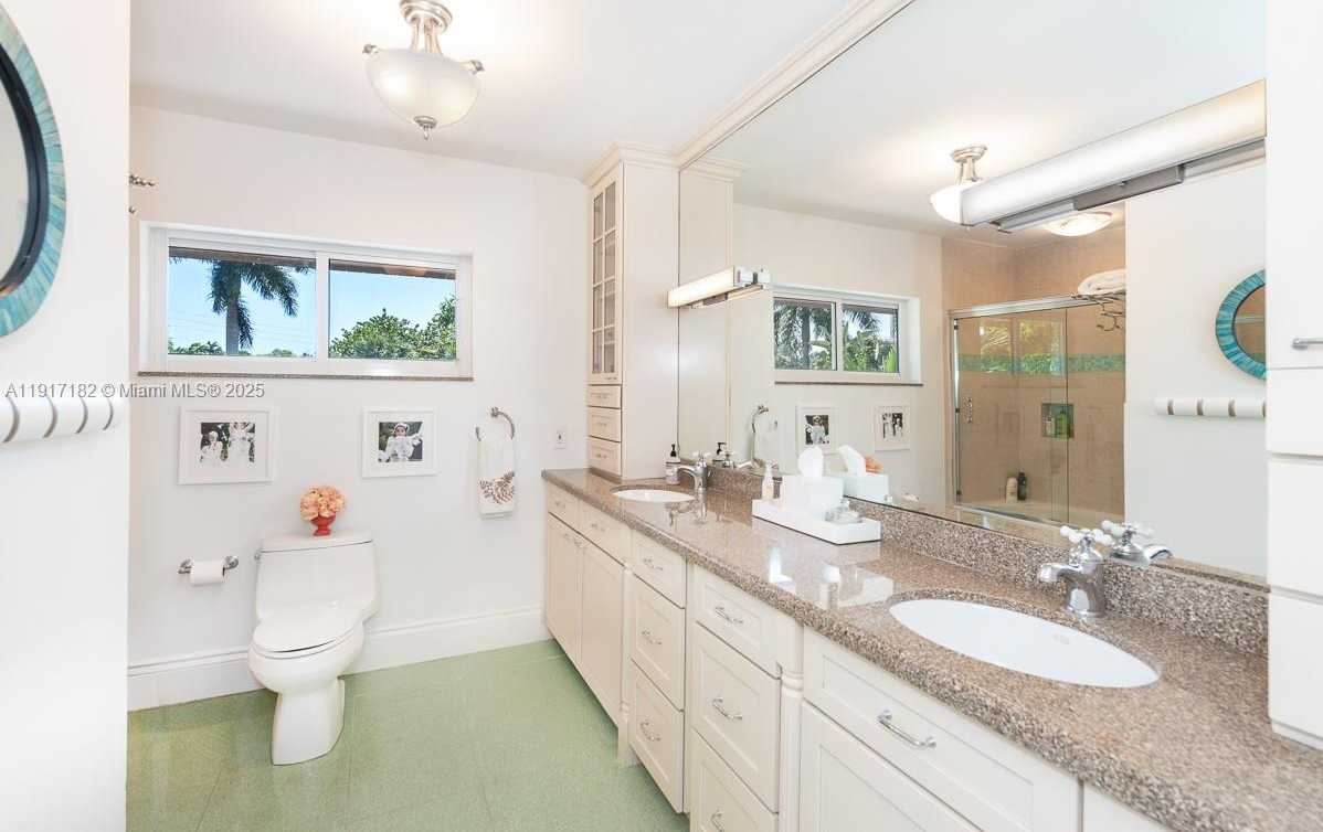 Small Image of 9400 EAST BROADVIEW DR, Bay Harbor Islands Number 19