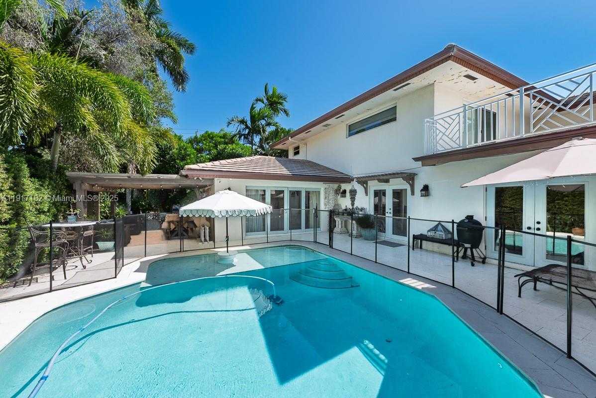 Small Image of 9400 EAST BROADVIEW DR, Bay Harbor Islands Number 21