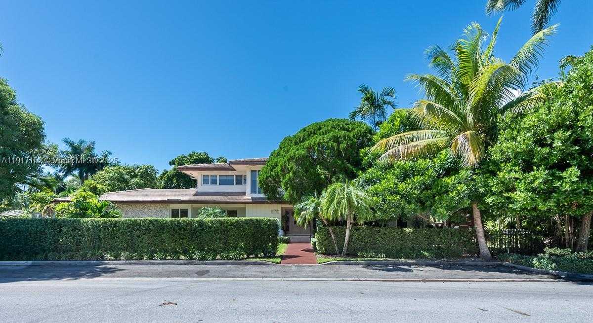 Small Image of 9400 EAST BROADVIEW DR, Bay Harbor Islands Number 23