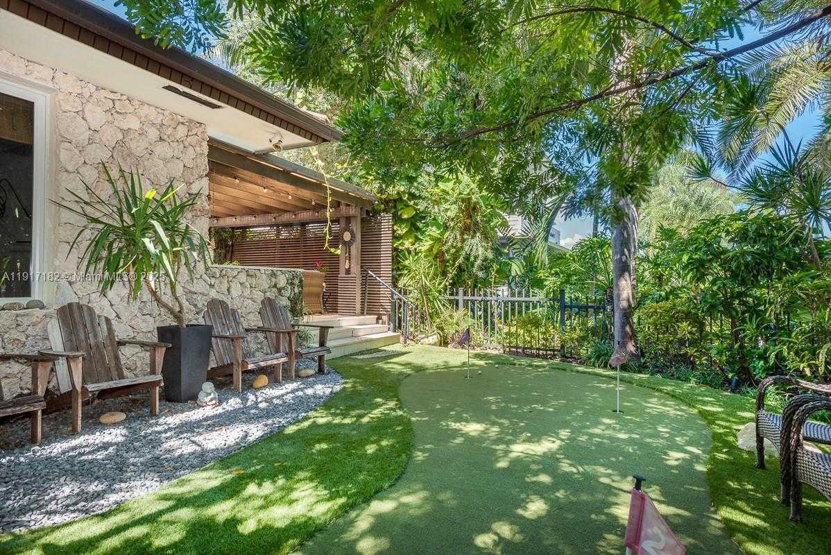 Small Image of 9400 EAST BROADVIEW DR, Bay Harbor Islands Number 3