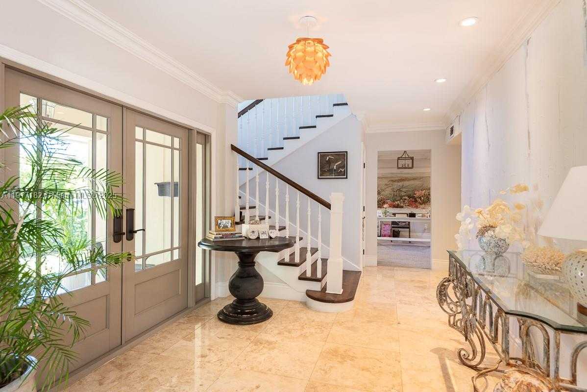 Small Image of 9400 EAST BROADVIEW DR, Bay Harbor Islands Number 4