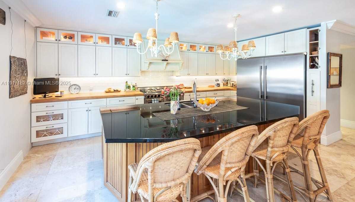 Small Image of 9400 EAST BROADVIEW DR, Bay Harbor Islands Number 7