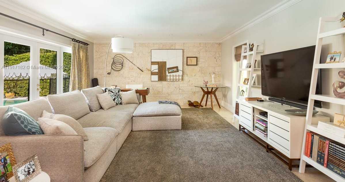 Small Image of 9400 EAST BROADVIEW DR, Bay Harbor Islands Number 8