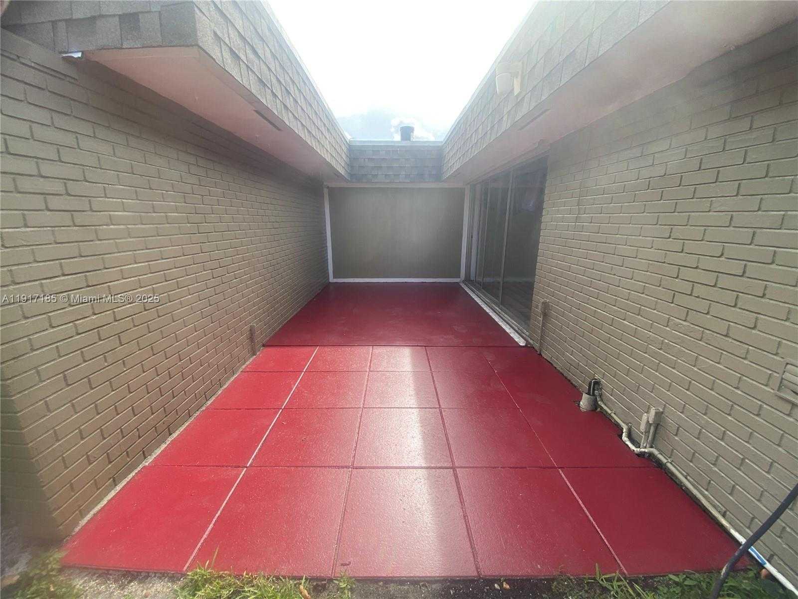 Small Image of 4802 BAYBERRY LN, Tamarac Number 19