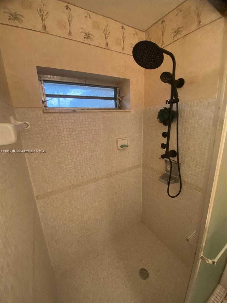 Small Image of 4802 BAYBERRY LN, Tamarac Number 23