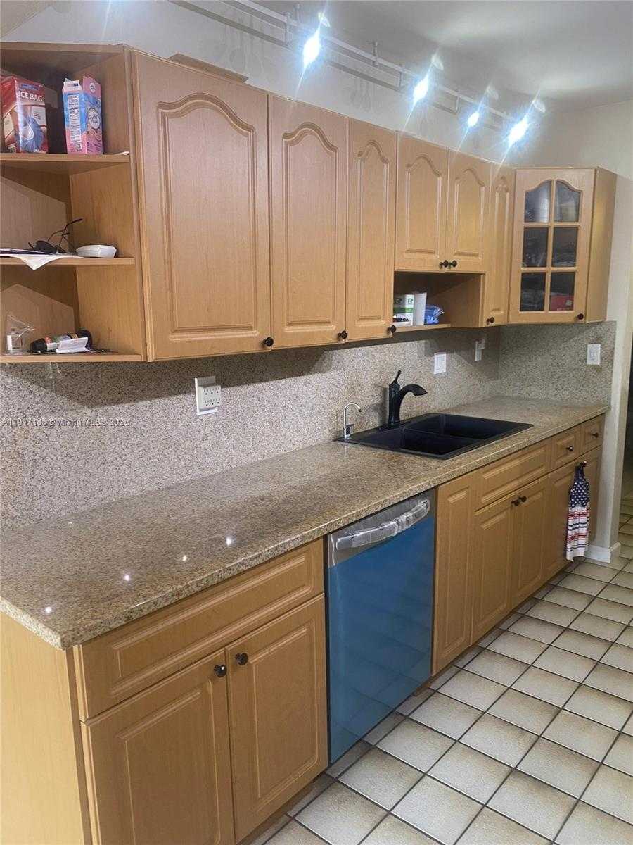 Small Image of 4802 BAYBERRY LN, Tamarac Number 4