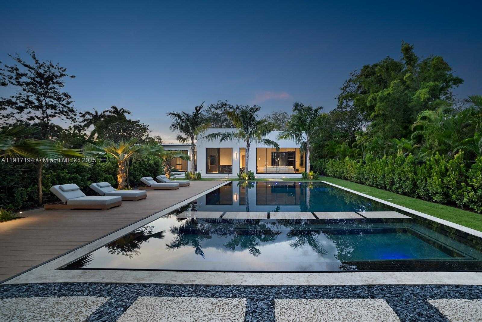 Small Image of 7051 SOUTH WEST 69TH AVE, South Miami Number 3