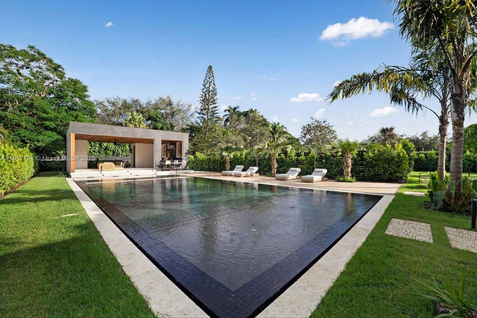 Small Image of 7051 SOUTH WEST 69TH AVE, South Miami Number 4