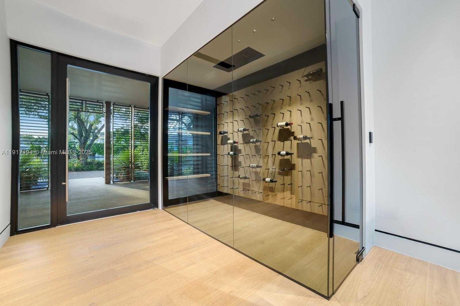 Small Image of 7051 SOUTH WEST 69TH AVE, South Miami Number 5