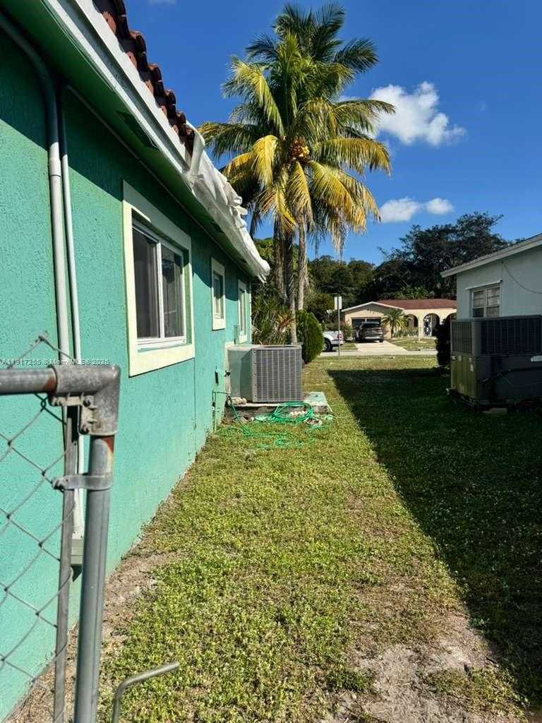 Small Image of 820 SOUTH WEST 49TH TER, Margate Number 14