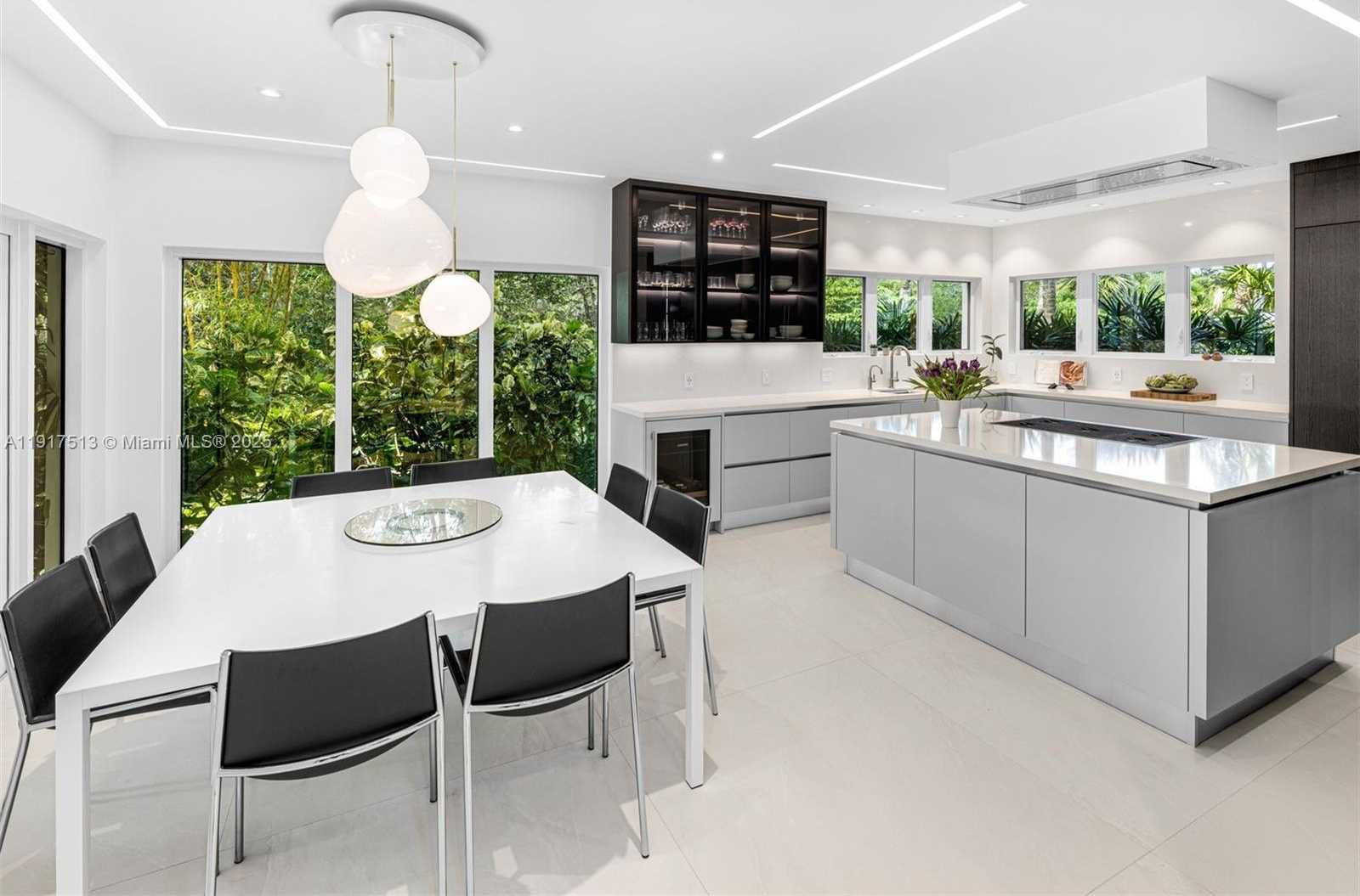 Small Image of 7150 WEST LAGO DR, Coral Gables Number 10