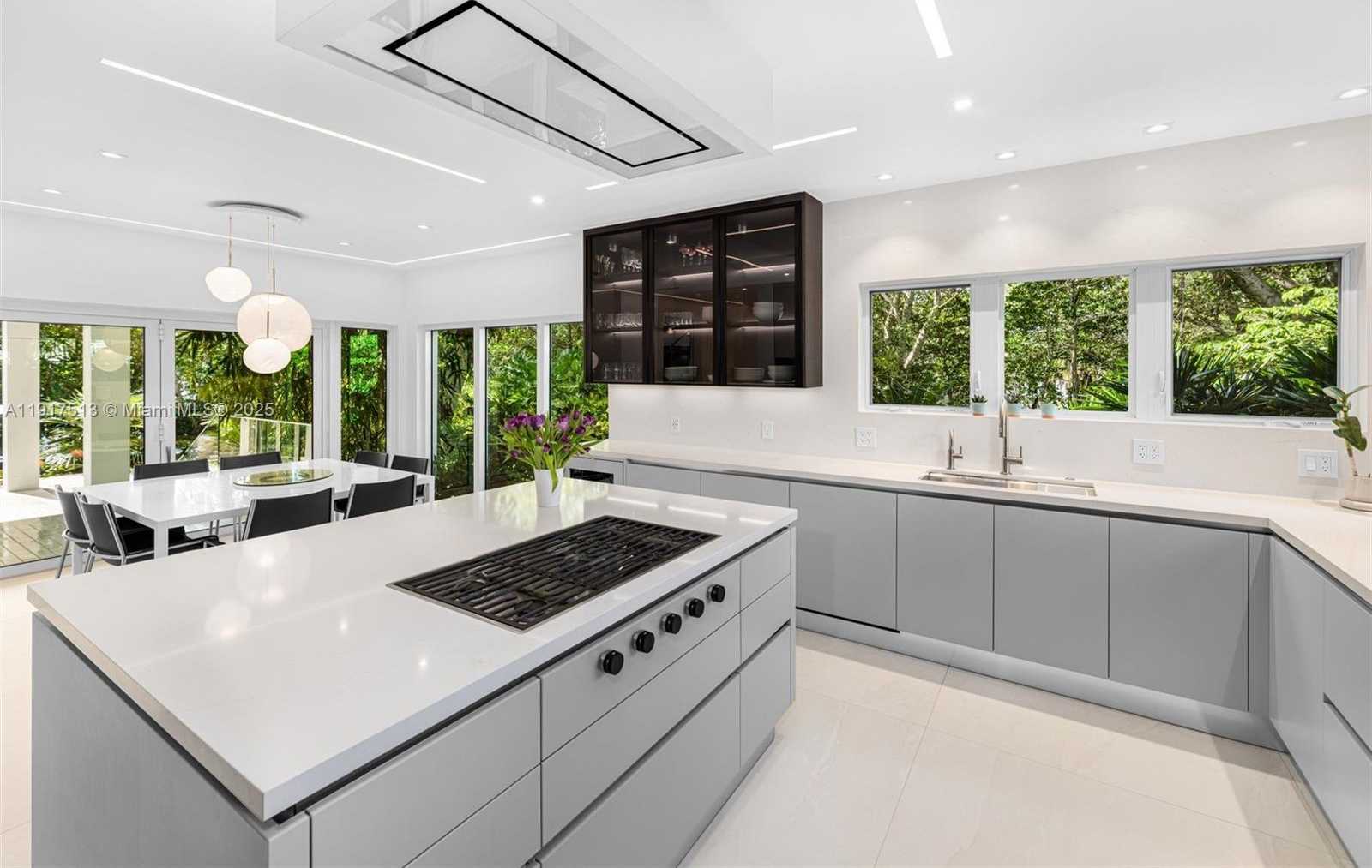 Small Image of 7150 WEST LAGO DR, Coral Gables Number 11