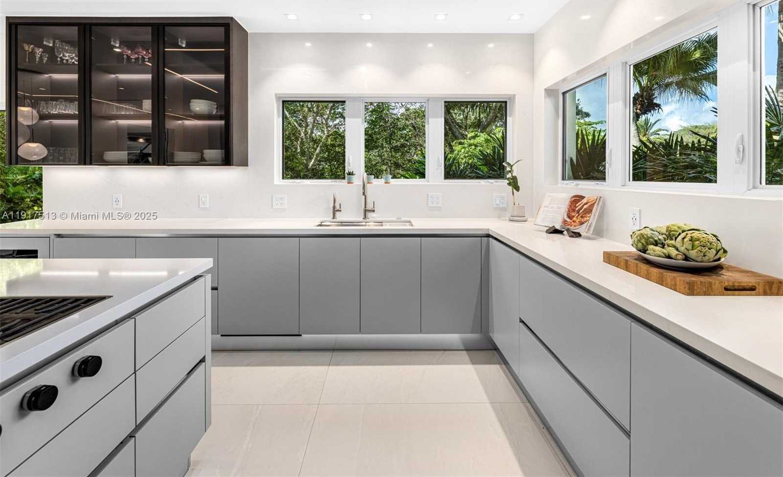 Small Image of 7150 WEST LAGO DR, Coral Gables Number 12