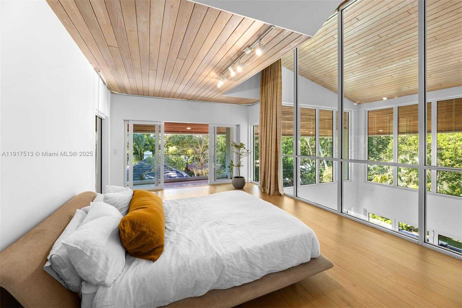 Small Image of 7150 WEST LAGO DR, Coral Gables Number 21