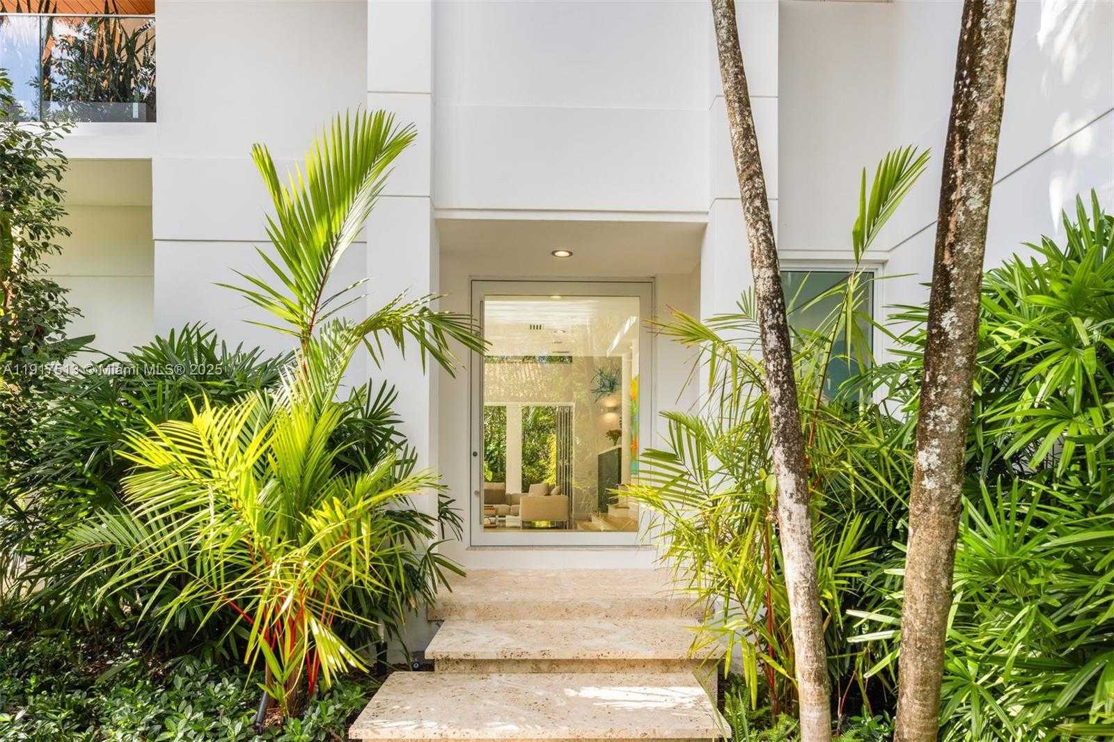 Small Image of 7150 WEST LAGO DR, Coral Gables Number 3