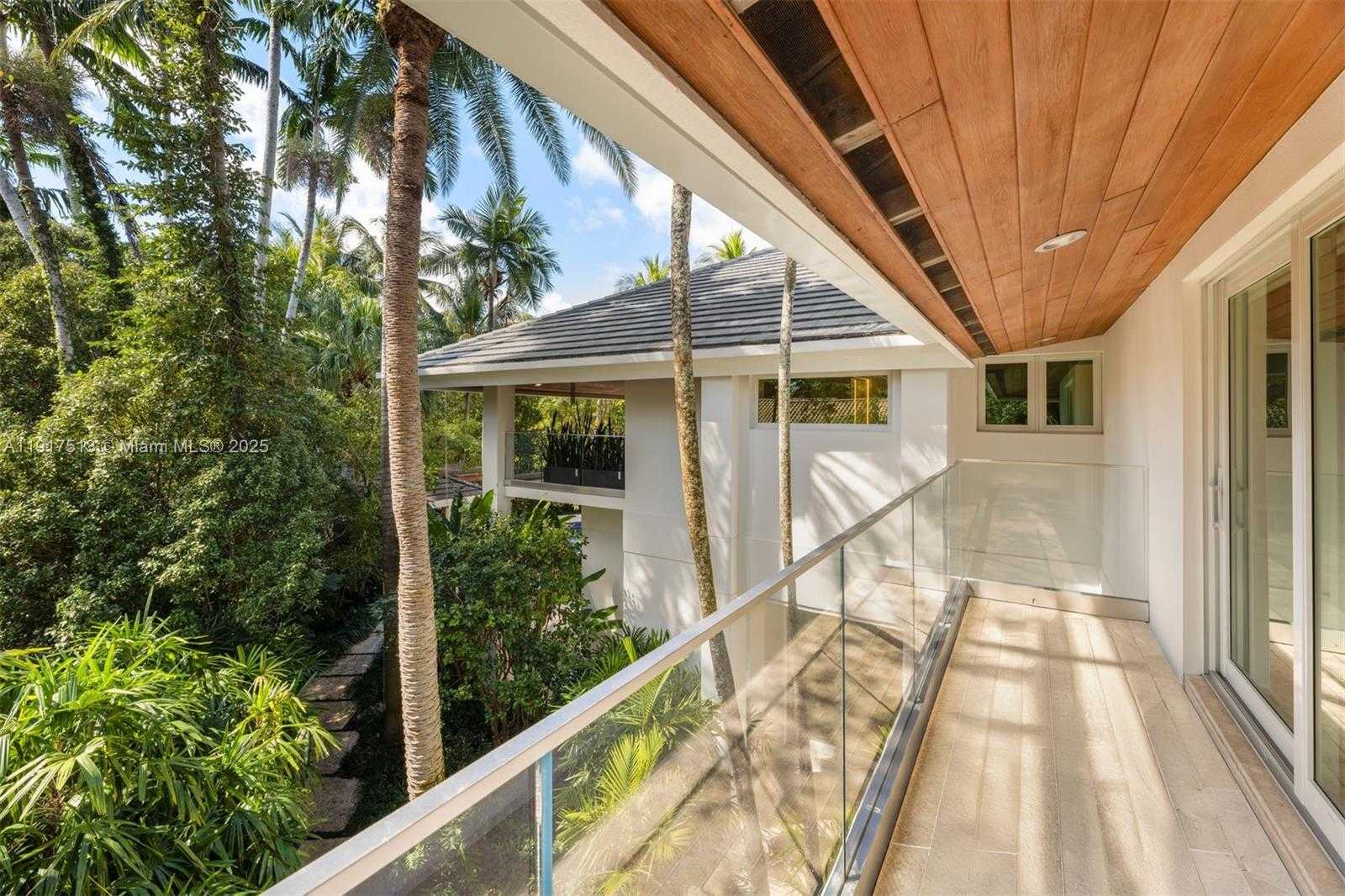 Small Image of 7150 WEST LAGO DR, Coral Gables Number 35