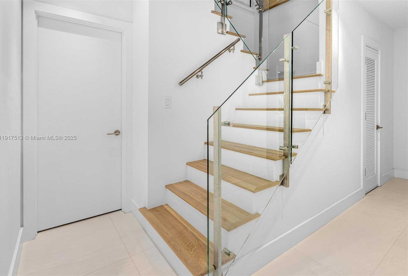 Small Image of 7150 WEST LAGO DR, Coral Gables Number 37