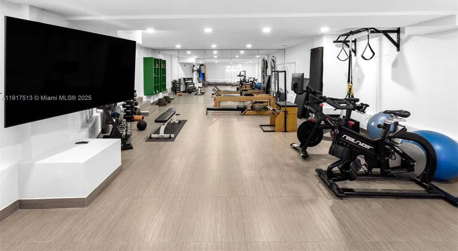 Small Image of 7150 WEST LAGO DR, Coral Gables Number 40