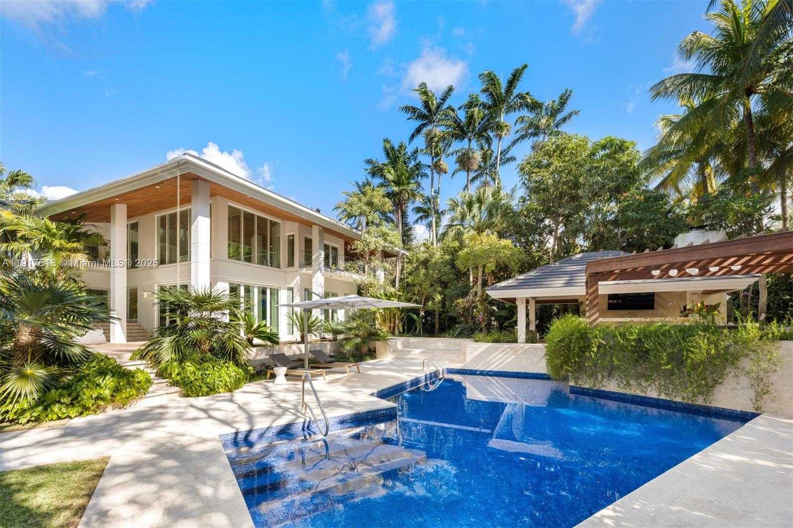 Small Image of 7150 WEST LAGO DR, Coral Gables Number 45