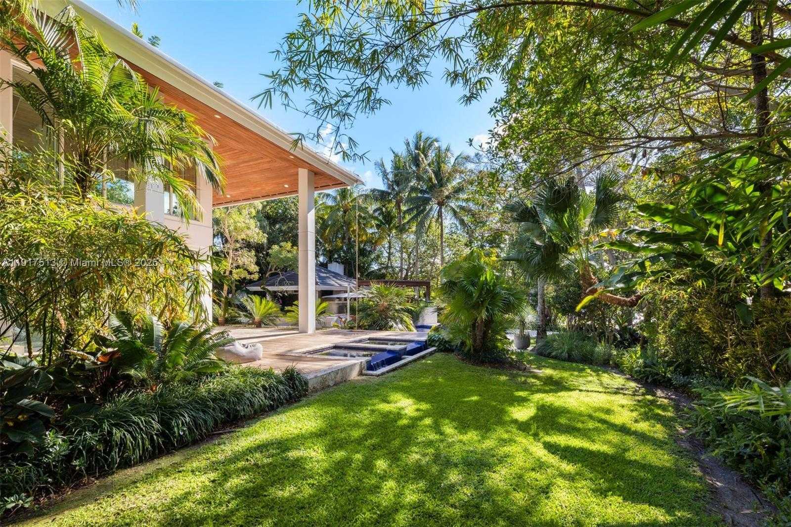 Small Image of 7150 WEST LAGO DR, Coral Gables Number 49