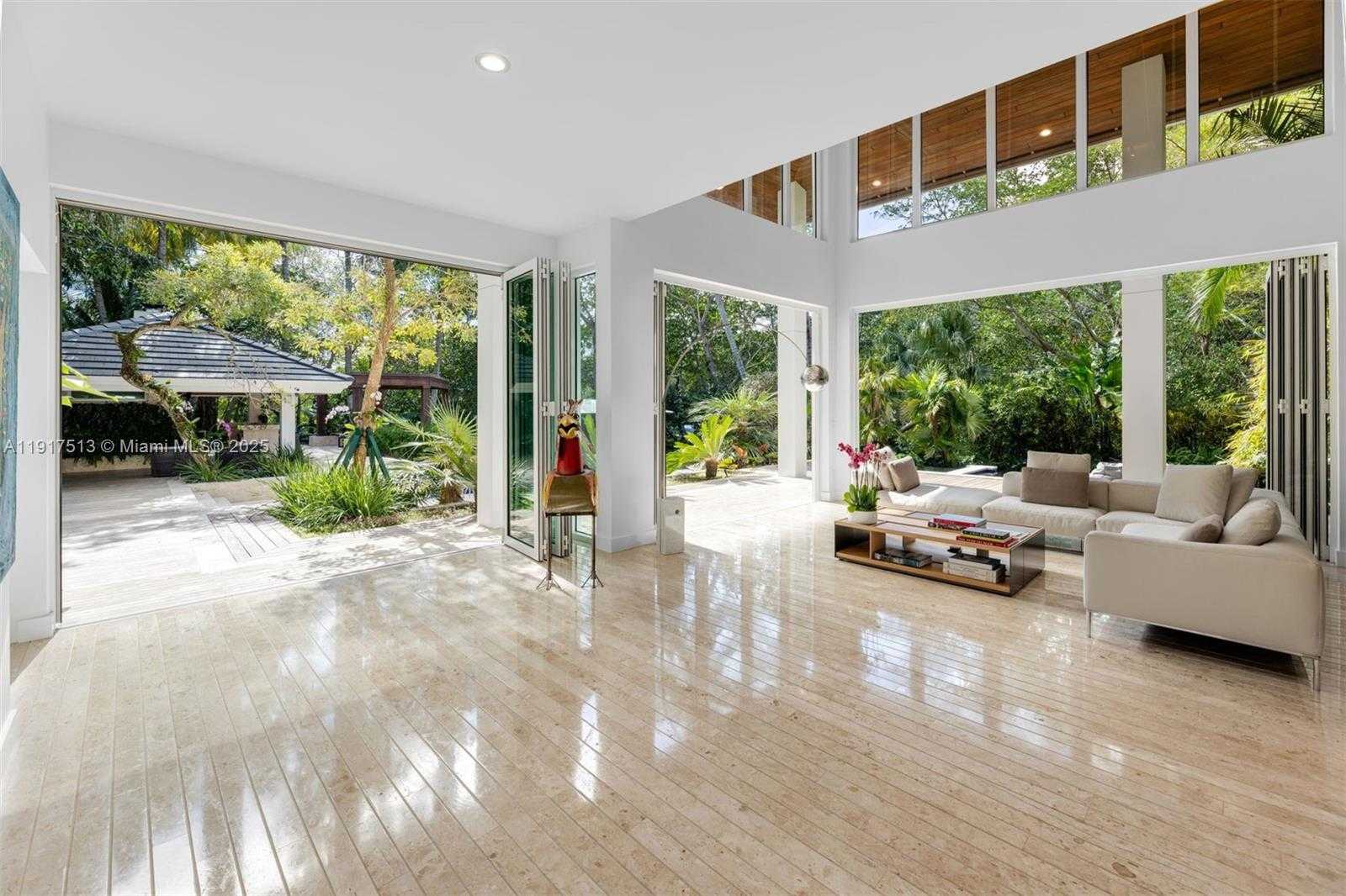 Small Image of 7150 WEST LAGO DR, Coral Gables Number 5