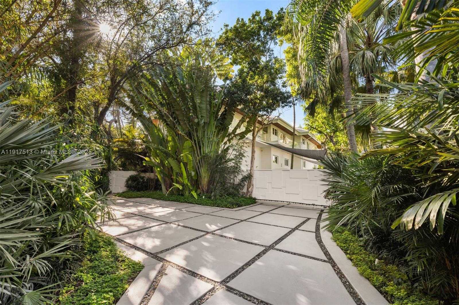 Small Image of 7150 WEST LAGO DR, Coral Gables Number 61
