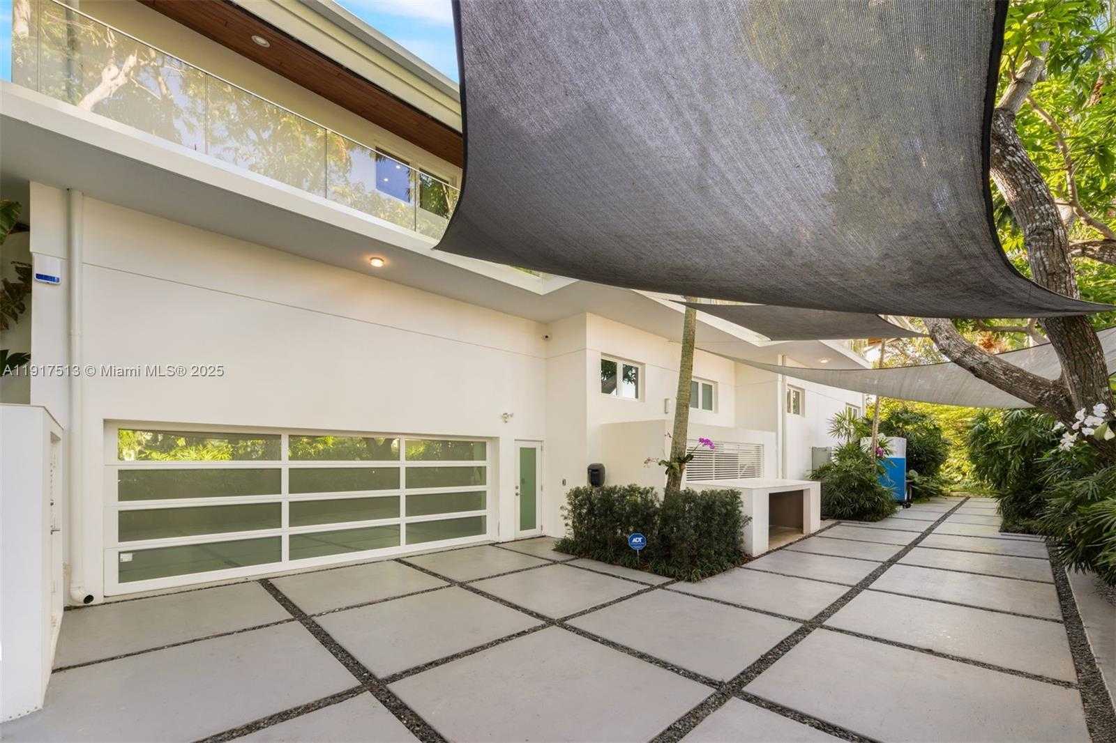 Small Image of 7150 WEST LAGO DR, Coral Gables Number 62