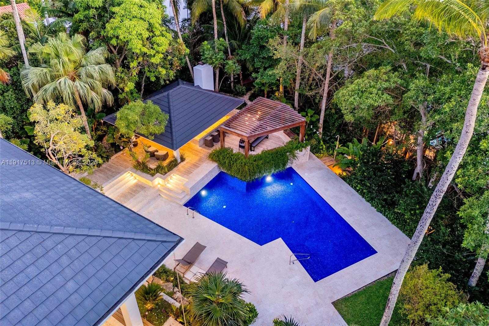 Small Image of 7150 WEST LAGO DR, Coral Gables Number 70