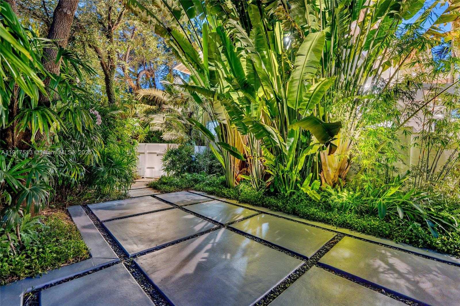 Small Image of 7150 WEST LAGO DR, Coral Gables Number 73