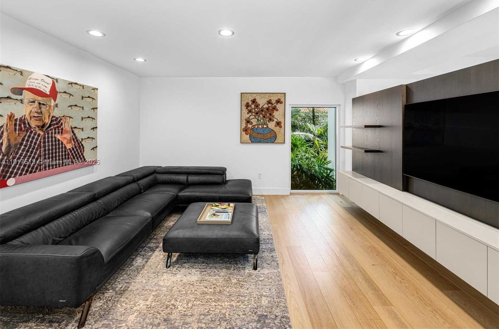 Small Image of 7150 WEST LAGO DR, Coral Gables Number 8