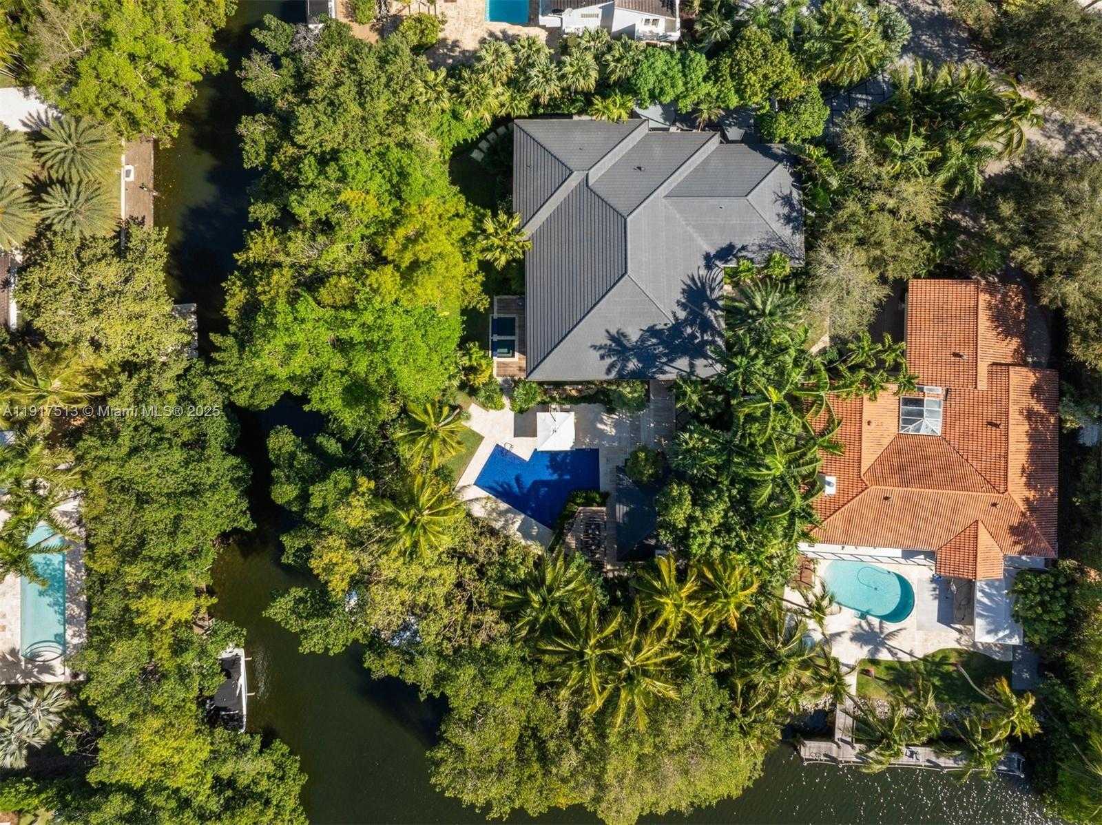 Small Image of 7150 WEST LAGO DR, Coral Gables Number 81